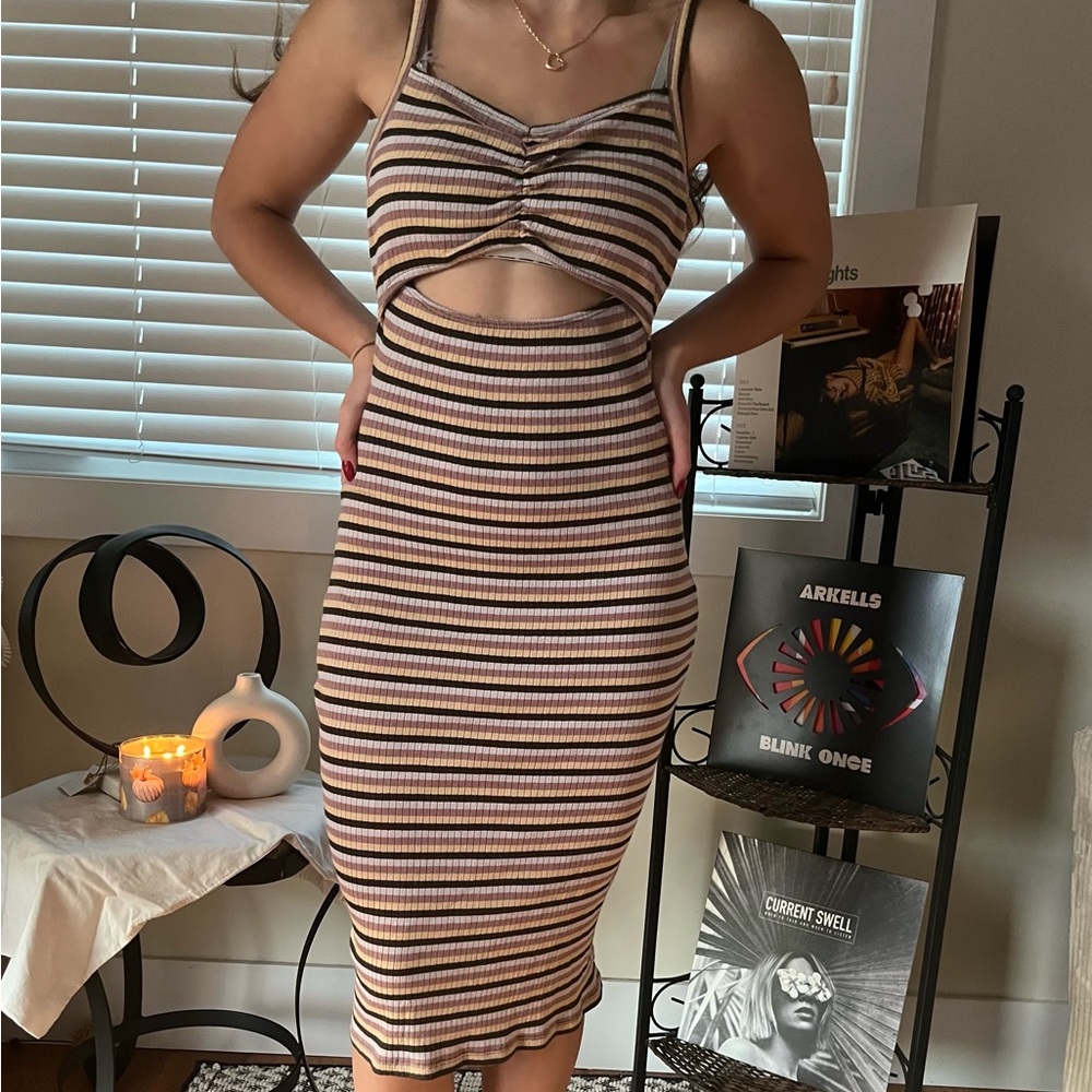 Volcom stripy dress, in good condition!